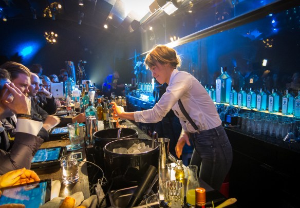 Angelina June Brandt Fugl til Bombay Sapphire WMIB. Photo: Michael Sperling