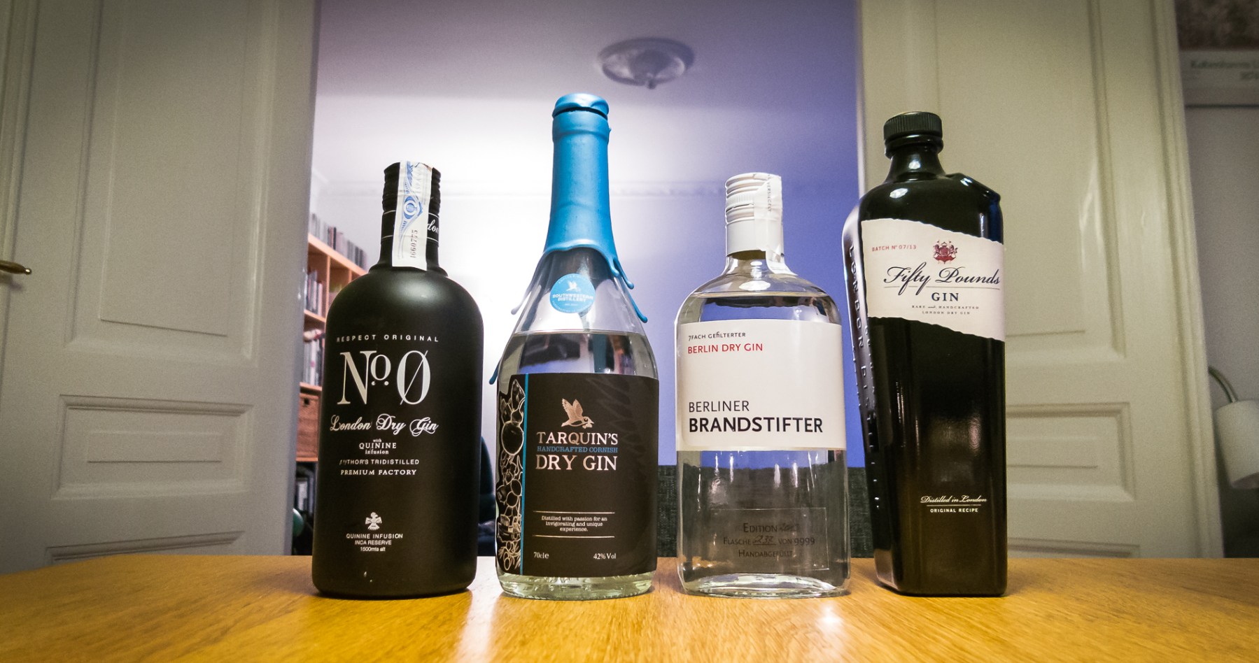 No. 0 Gin, Tarquin's Gin, Berlin Dry Gin, Fifty Pounds Gin versus Qcumber Sparkling Water. Foto: Michael Sperling.