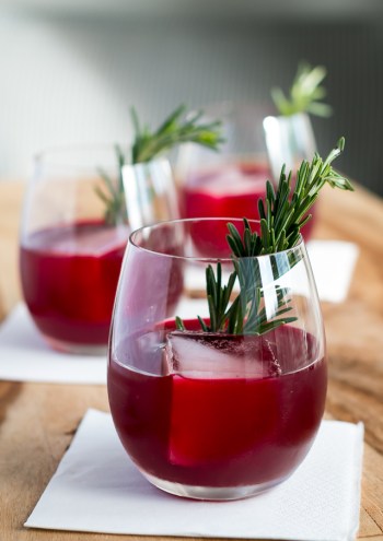 Rødbede- og rosmarincocktail. Photo by Michael Sperling.