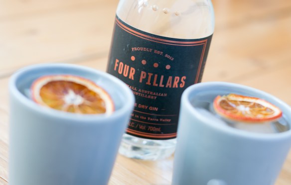 G&T med Four Pillars Gin, Fever-Tree Tonic, langtidsbagt appelsin og Four Pillars Breakfast Negroni Marmelade. Photo by Michael Sperling.