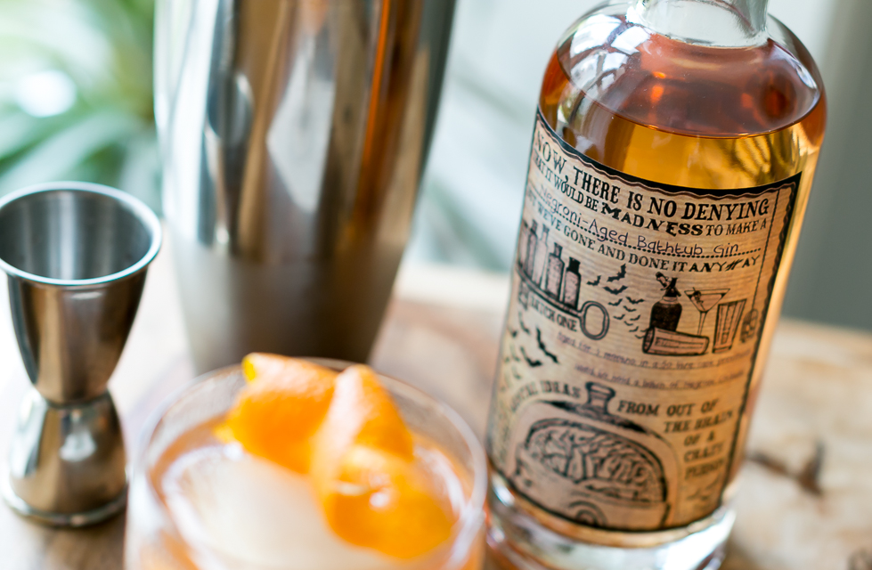 Negroni med Batshit Mental Ideas Negroni-Aged Bathtub Gin, Dolin Vermouth Blanch, Mondino Amaro Bavarese, Angostura Orange bitters. Photo by Michael Sperling.