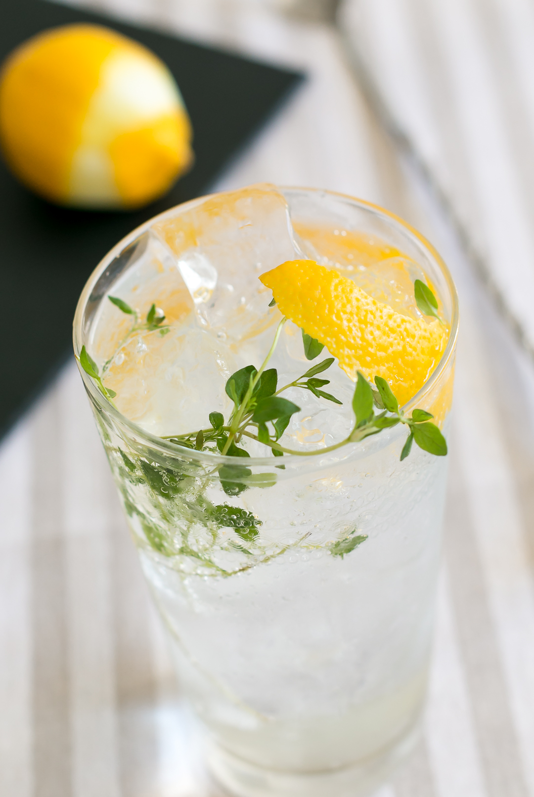 Gin and Tonic med Ferdinand's Saar Dry Gin og Doctor Polidoris Tonic. Photo by Michael Sperling, En Verden af Gin. Gin and Tonic med Ferdinand's Saar Dry Gin og Doctor Polidoris Tonic. Photo by Michael Sperling, En Verden af Gin.