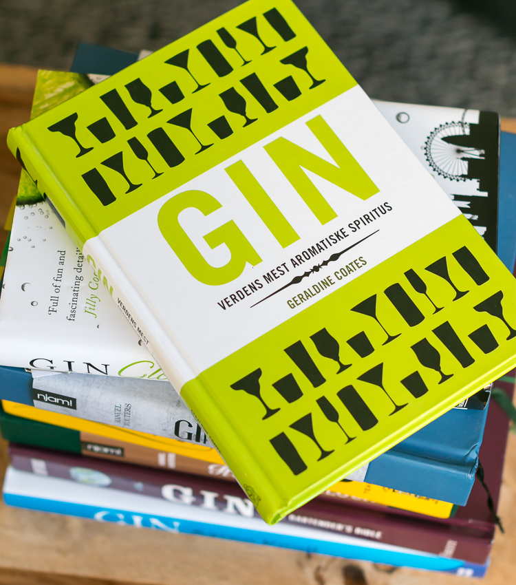’Gin – A Toast to the Most Aromatic of Spirits’ by Geraldine Coates. Photo by Michael Sperling, En Verden af Gin.