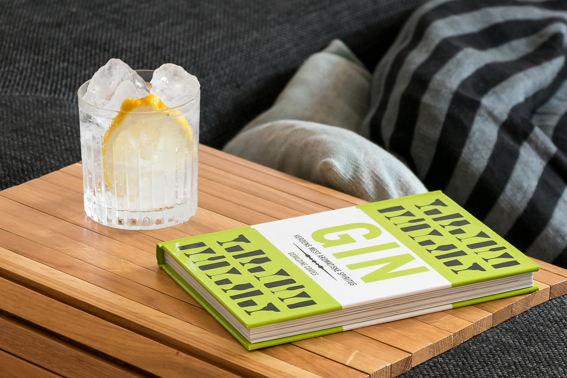 ’Gin – A Toast to the Most Aromatic of Spirits’ by Geraldine Coates. Photo by Michael Sperling, En Verden af Gin.