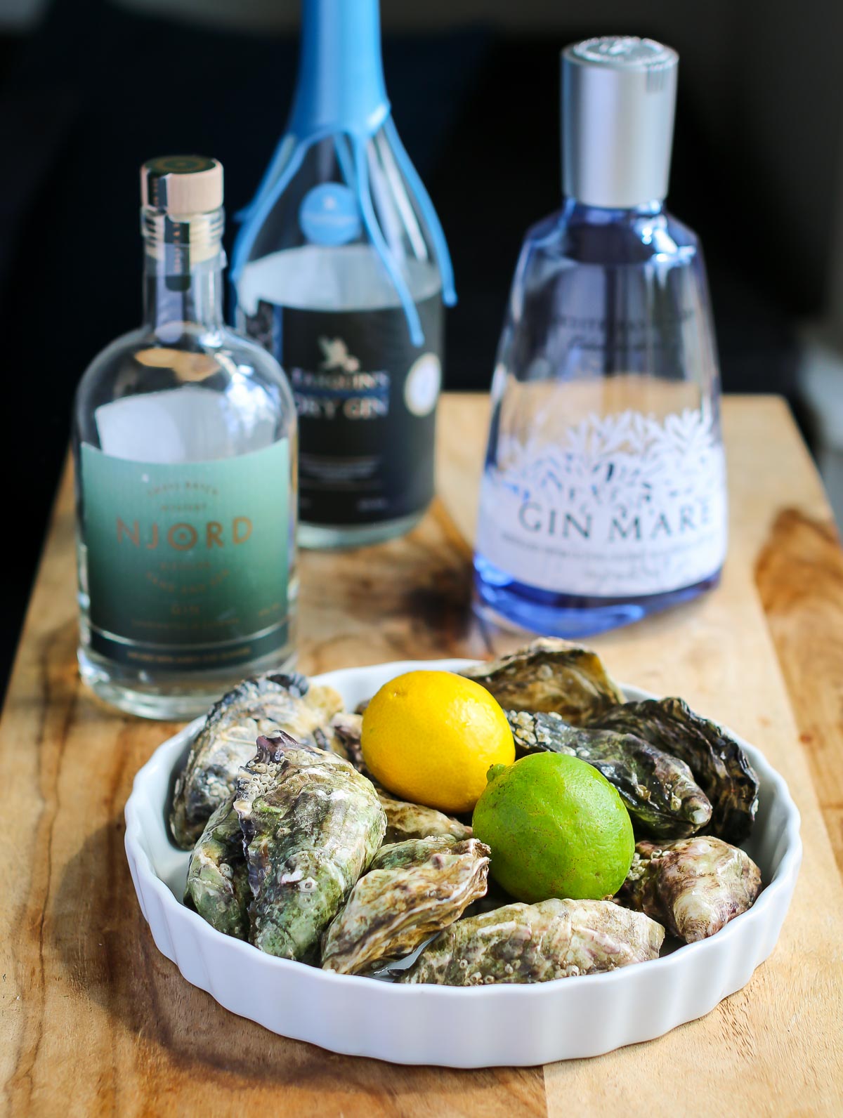 Njord Gin Sand and Sea, Tarquin's Gin, Gin Mare og en røvfuld østers. Photo by Michael Sperling.