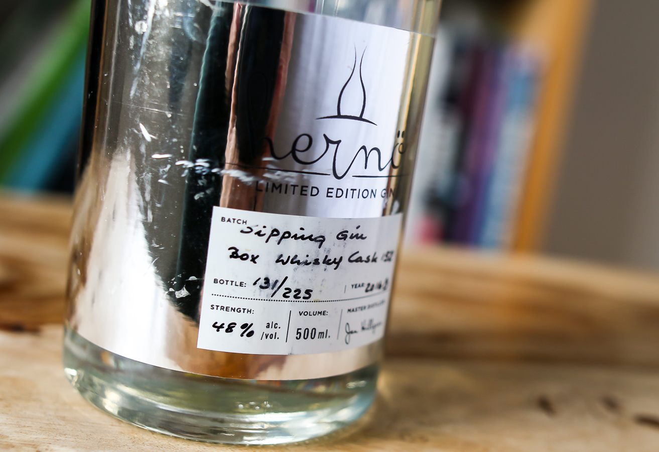 herno-sipping-gin-2