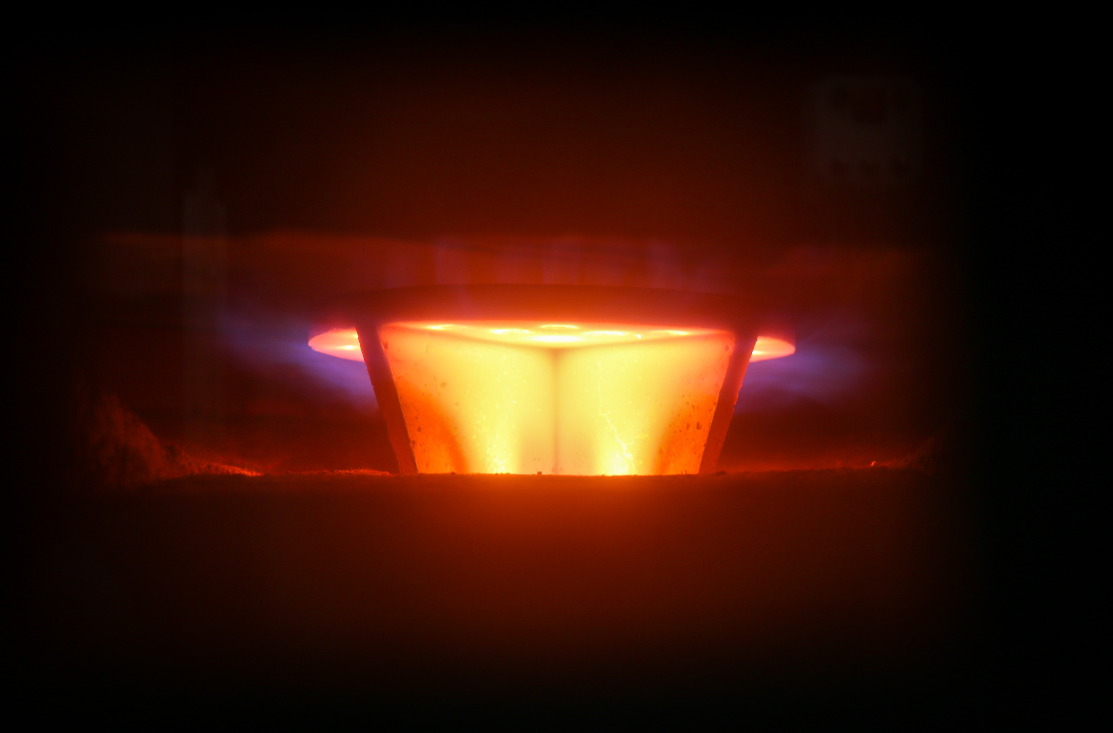 Den åbne flame på Cognac Ferrands Petite Charentais. Photo by Michael Sperling.