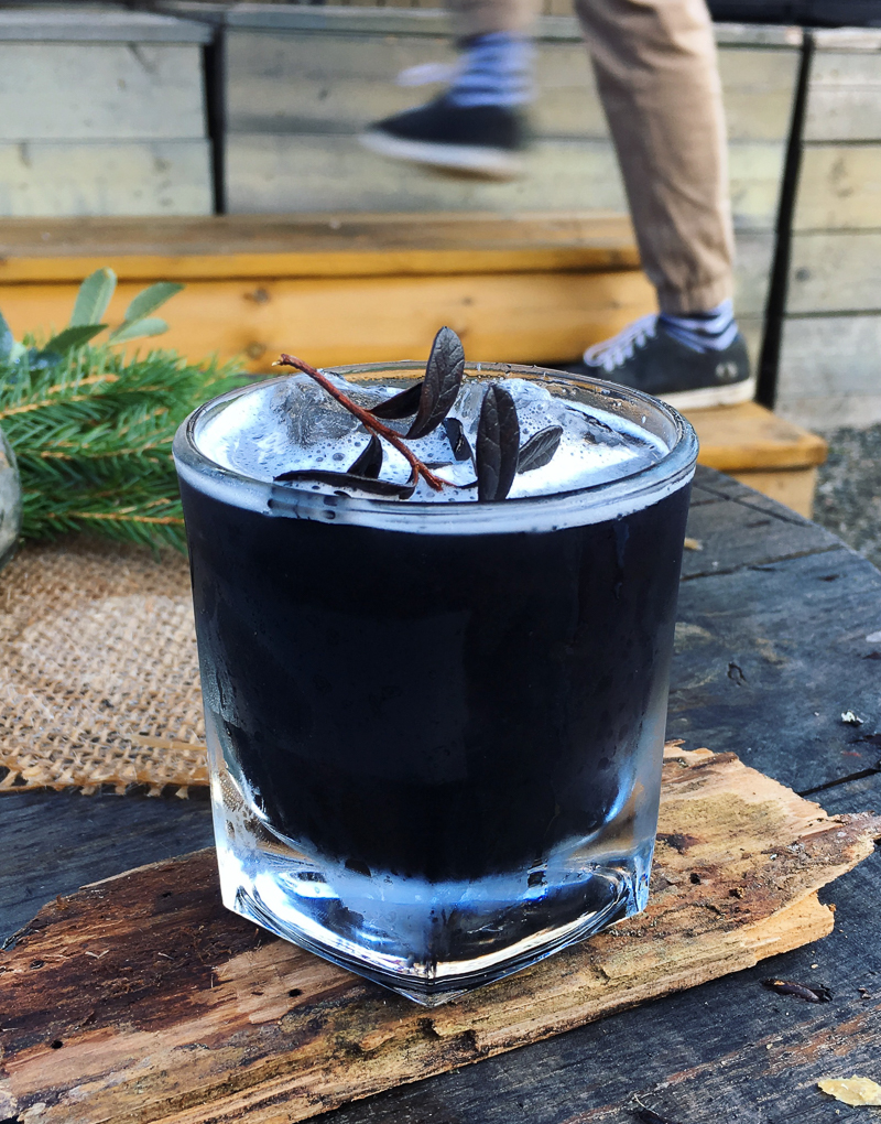 Vindercocktailen "Black Forest" af Slamet Haryadi. Photo by Michael Sperling.