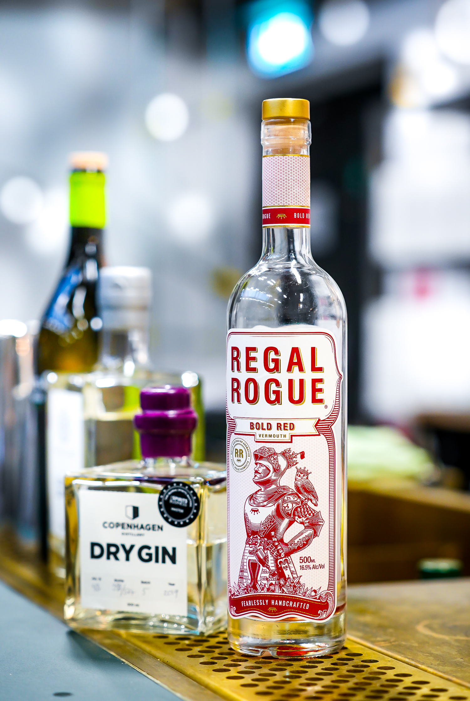 Nordic Negroni med Copenhagen Dry Gin, Campari og Regal Rogue Bold Red Vermouth. Photo by Michael Sperling.