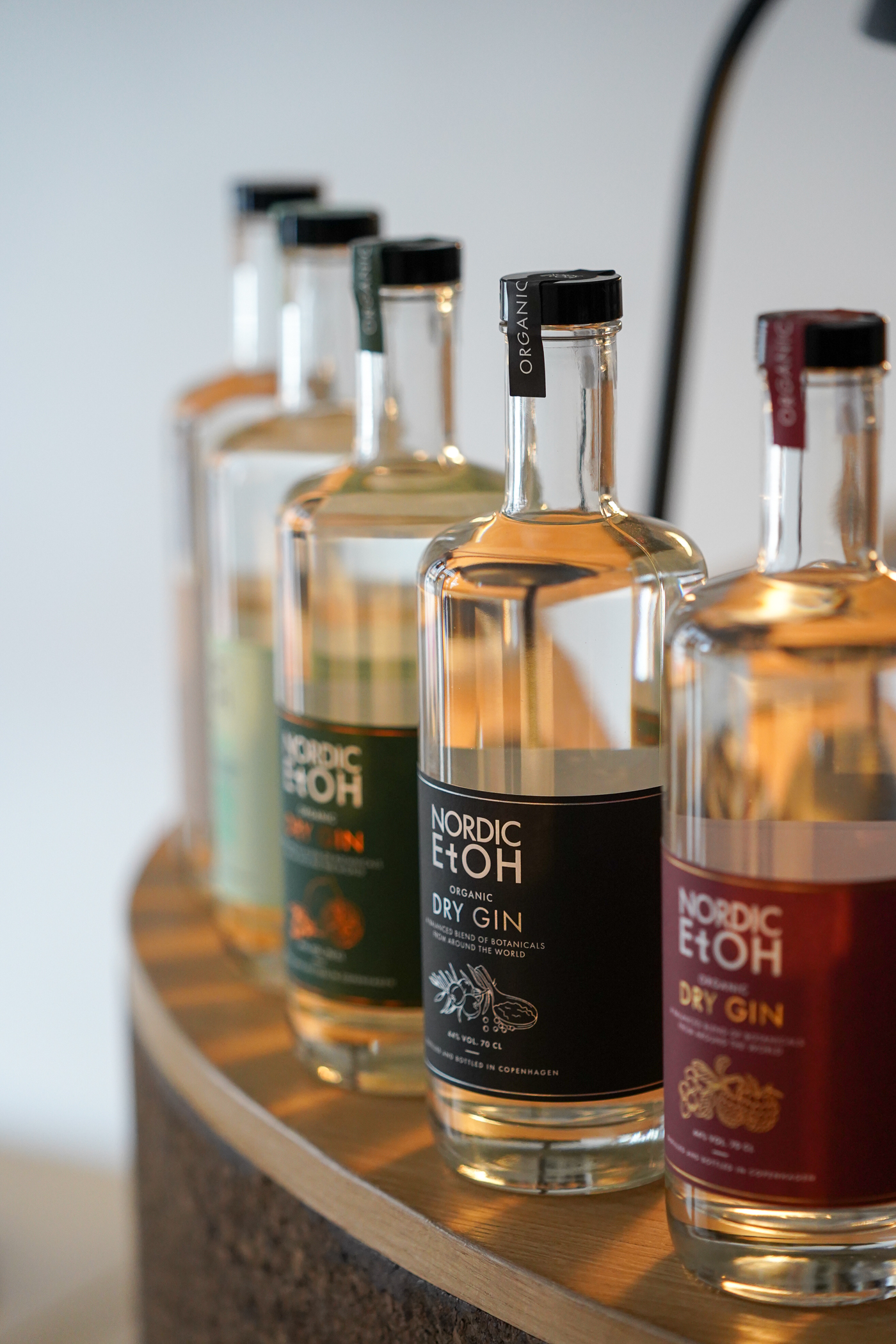 Nordic Ethanol laver deres egne ginner, som benyttes i cocktails på Velour.